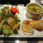 Iru Kyanthi - ワンプレーとサラダ