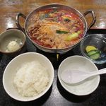 倭の國薬膳火鍋 ワークワーク - ひとり用火鍋[麻辣スープ、ラム]＋ライス(2016/02/10撮影)