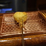 生湯葉と大葉で巻いた海老と白身のすり身