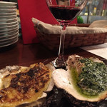 Bistro清水亭 - 厚岸産牡蠣のグラタンと香草焼きの2種盛り
            