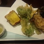 岳志 - 揚物
      　牡蠣の天婦羅
      　薩摩芋の天婦羅
      　丸芋の天婦羅
      　山菜の天麩羅三種(たらの芽、こごみ、フキノトウ、あさつき)