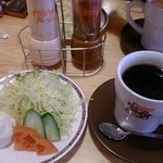 コメダ珈琲店 - ミニサラダ  200円   たっぷりブレンドコーヒー 520円