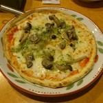 Saizeriya - 野菜ときのこのピザです。(2016年2月)