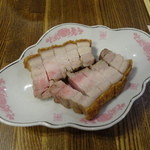 中国料理　王味 - 脆皮焼肉（皮付き豚バラ肉のクリスピーロースト）