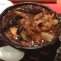 虎萬元 南青山店 - 茄子と豚肉の土鍋ぇ〜(^.^)熱っ！@虎萬元。
