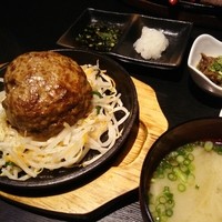 博多みやちく - 限定５食のハンバーグ