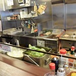 洋食屋 カーネリアン - カウンターの真正面が厨房だ