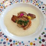 レストラン ファロ 資生堂  - 帆立貝のソテーと玉葱のロースト　レモングラスのスキューマ