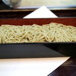 西荻窪 鞍馬 - 箱盛そば「標準的な白目のそば」