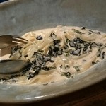 土の上の花 - 海苔のクリームパスタ