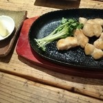 土の上の花 - 鶏肉  肉の旨味たっぷり