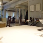 ル・ブション - ﾃｰﾌﾞﾙｸﾛｽは昼は白、夜は青