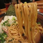 瞠 - 麺はラーメンと同じ中太ストレート麺