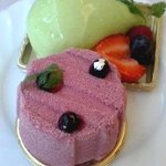 Patisserie Chez KOBE - 上：ヴェルデ、下：ディジョネーズ