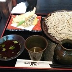 Ishibiki Soba To Sumikushiyaki Ichinaru - お昼の天ざる蕎麦 993円♪