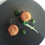 キュイジーヌ[s] ミッシェル・トロワグロ - 帆立貝のヴェール ブレットとアンチョビ