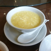 雅苑酒家 本店 - ランチセットの玉子とコーンのスープ