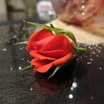 レストラン バカール - 薔薇の香りを閉じ込めた球体のパフェ