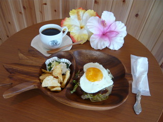 Kona Kona Cafe' - Kona Kona Cafe'のオリジナルロゴの入ったカップやパイナップル・亀の木の器が何とも可愛らしいでしょ？！