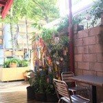 Sam's Kitchen - 入り口には2月にも関わらず七夕飾りが。