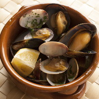 アサリとムール貝の白ワイン蒸し