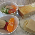 ヤオカネ - トースト1/2枚、サラダ、フルーツ、さつま芋のゼリー