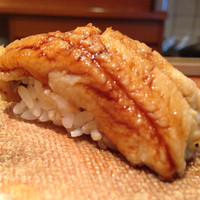 鮨 おさむ - 穴子をタレでいただくことができました。