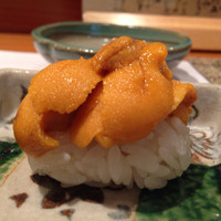 鮨 おさむ - 雲丹。甘みが強く、絶品。
