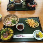 ともしげ - 日替わり定食 税込680円 ネギトロ丼、うどん大、野菜のかき揚げ、香の物 