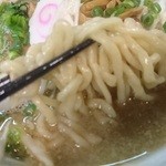 黒船 - 極太、もっちり、縮れ、多加水麺　　美味い！