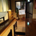 焼鳥コウジ - 店内 入口