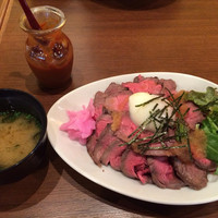 テッパン ル オムス - ローストビーフ丼 中盛り