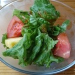 豚ステーキ　十一 - サラダ（パイナップル入り）