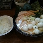 クリーミーTonkotsuラーメン 麺家神明 - ライスは必須