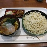 アグリン館 - 肉汁うどん(大盛り)(税込600円)
            