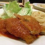 little kitchen porco - ポークカツレツにはトマトソースがたっぷり