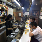 ○八ホルモン - カウンター１２席