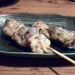 炭火 炙り肉 康 - 豚シロ串￥100（1本）