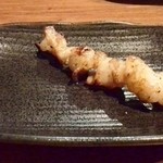 炭火 炙り肉 康 - 牛ホルモン串￥180