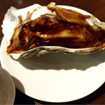 中華 酒菜 くるみ - 殻付き牡蠣の甜麺醤香味焼