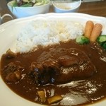 クリークスカフェ - ビーフカレーは牛肉が柔らか～い。セットでサラダやスープも付くでよ‼