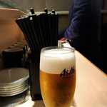 Uogashi Nihonichi Tachigui Sushi - 生ビールグラス　380円（税抜）
