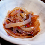 よねさん - いかの塩辛ならぬわさび辛
      イカの旨味を最大限に引き出してます