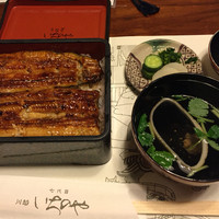 川越 いちのや - お店のオススメ、うな重 「菊」
                    少し待ちましたが、出来立てふかふか、美味しくいただきました