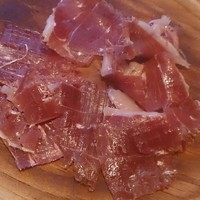 バル デ エスパーニャ ムイ 名古屋ミッドランド店 - ハモンベジョータ1/2 1650円。スペインの生ハムの最高級品