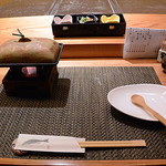 鮨 とびこめ - 突き出しとふぐの白子昆布〆焼き