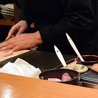鮨 とびこめ - お寿司は一貫づつ握って出してくれます