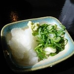 蕎仙坊 - 薬味。山葵、ネギ、大根おろし。