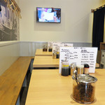 長浜ラーメン一新 - テーブル席。