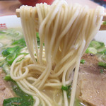 長浜ラーメン一新 - ランチに晩酌にシメに合う、さくっと頂ける一杯であります。